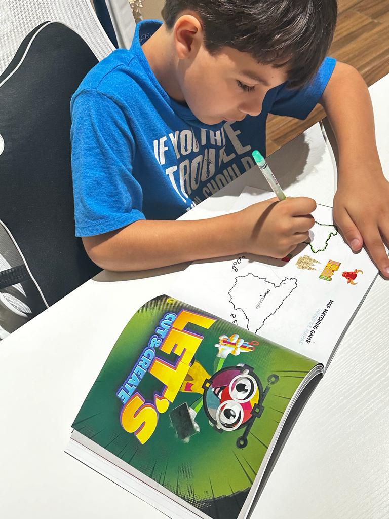 Travel Book + Finger Puppets + Box