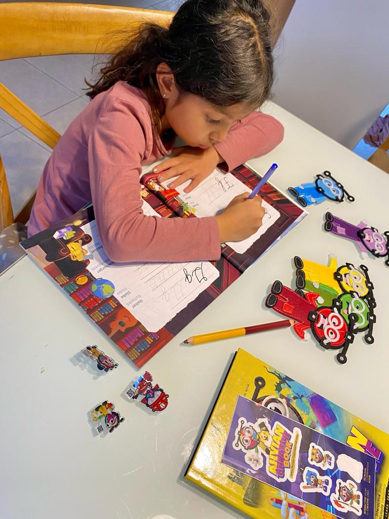 Writing Cursive Activity Book -Bilingual 📗